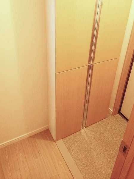 BITURBOの玄関