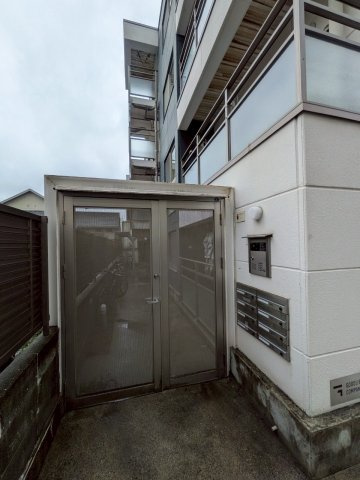 PLEAST FOMA平尾のエントランス