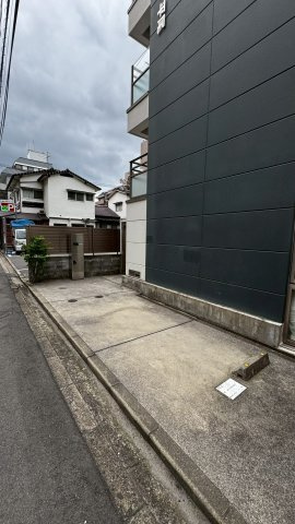 PLEAST FOMA平尾の駐車場