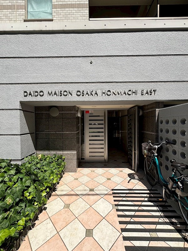ダイドーメゾン大阪本町EASTのエントランス