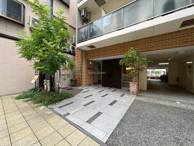 Y&Rino Residenceのエントランス