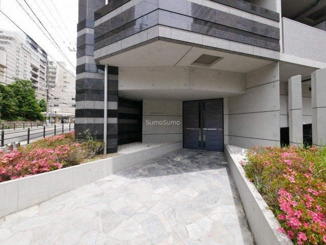 スワンズシティ大手前ソレイユのエントランス
