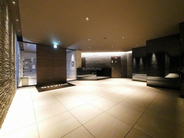 スワンズシティ大手前ソレイユのロビー