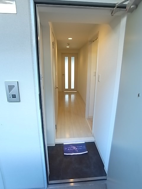 シェリールコートの玄関