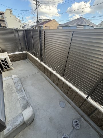 神戸市中央区坂口通新築アパート のバルコニー
