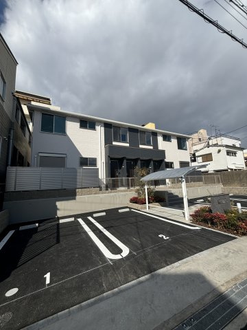 神戸市中央区坂口通新築アパート の駐車場