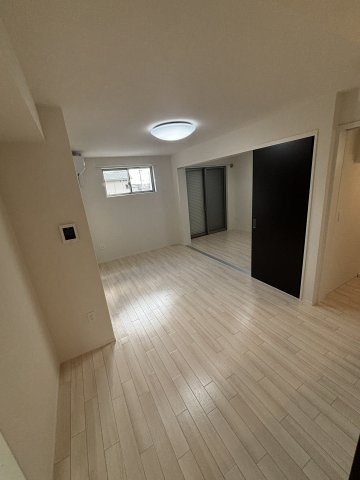 神戸市中央区坂口通新築アパート の居間・リビング
