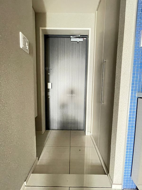 エスライズ北堀江スワンの玄関