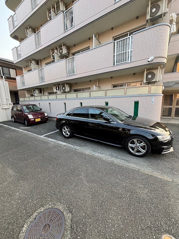 エクセル大橋の駐車場