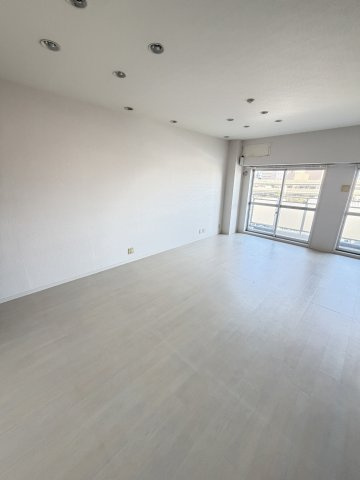 カサベラ新在家ツインズⅡ号館の居間・リビング