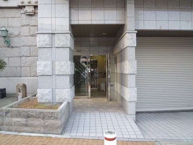SANKОガルフタワーの外観