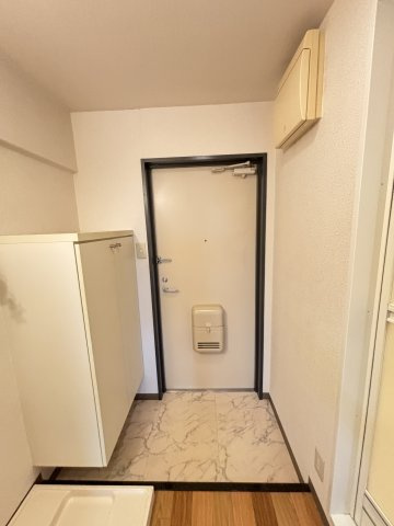 SANKОガルフタワーの玄関