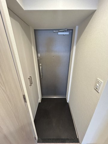 ファステート難波ミライズの玄関