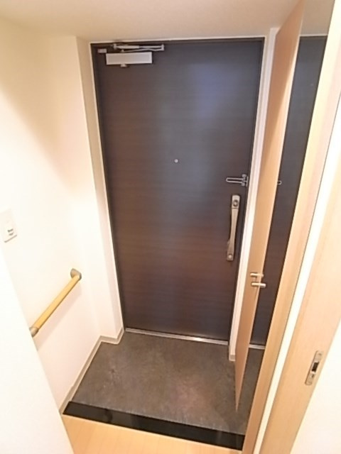 エステムコート三宮駅前Ⅱアデシオンの玄関