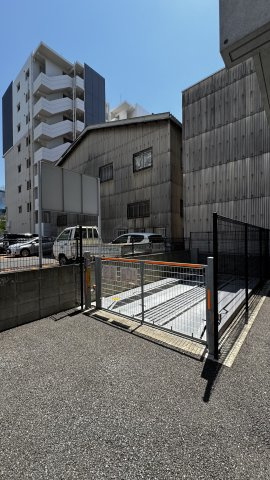 LIBTH博多駅南の駐車場
