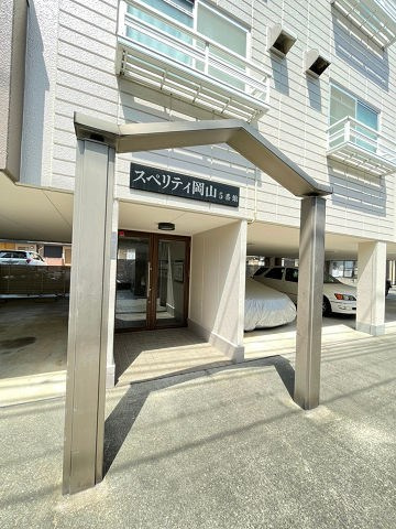 スペリティ岡山5番館のエントランス|建物の内部です