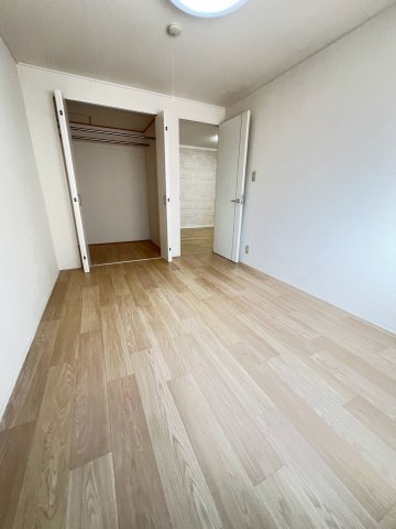 西宮市天道町の賃貸マンションの居間・リビング