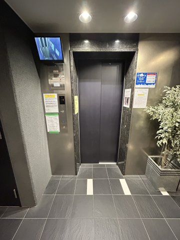 ミュプレ北浜のエントランス