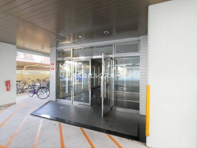 スチューデントパレス茨木のエントランス
