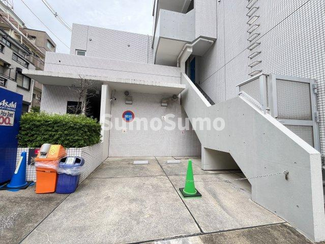 MFPR代々木タワーの駐車場