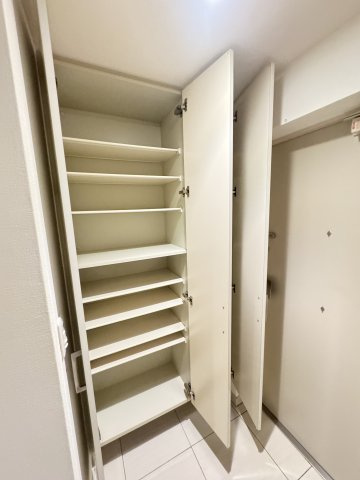 ディアエスタミオ新長田の収納