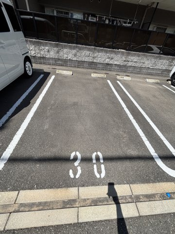 ドゥ・メゾンの駐車場