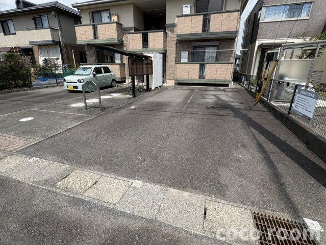 グレイスフルＹの駐車場