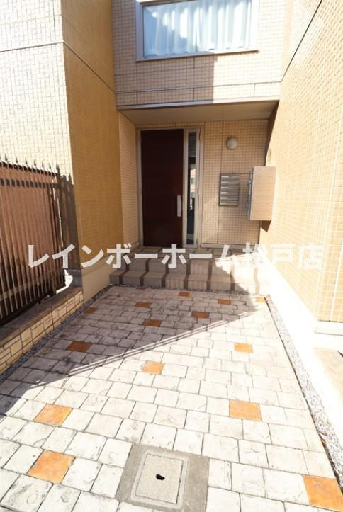 仲介手数料（賃料の1.10ヵ月）の50％OFF対象物件！のエントランス|落ち着いたエントランスです
