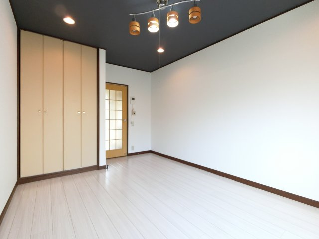 ESTATE紫苑No.2の居間・リビング