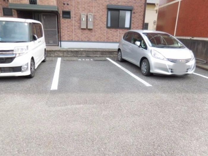 ウィルモア　四の駐車場