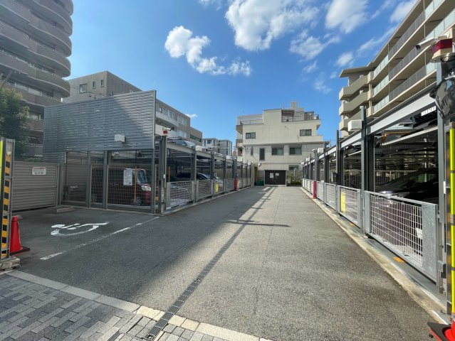 ファインフラッツ京都西院ザ・レジデンスの駐車場