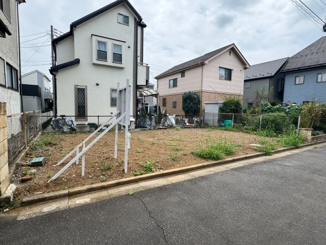 所沢市山口売地の外観|周辺にスーパー・コンビニ等があり暮らしやすい好立地！敷地約22.63坪・西私道約4.0mの建築条件無し売地です。「下山口」駅徒歩11分。メーカー選びでお悩みの方も、ご要望に沿った施工会社をご紹介可能♪
