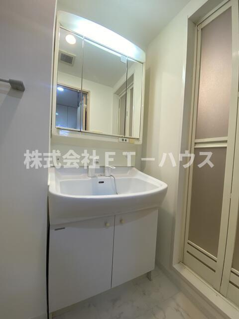 ドゥーエ国府台の独立洗面台