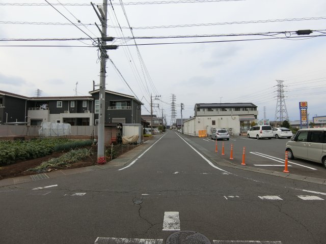 高崎市日高町　中古戸建の前面道路含む現地写真|前面道路含む現地写真です