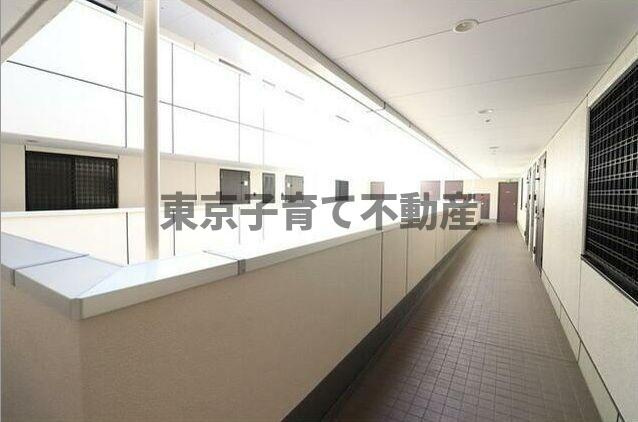 東京日産台東ビルのロビー