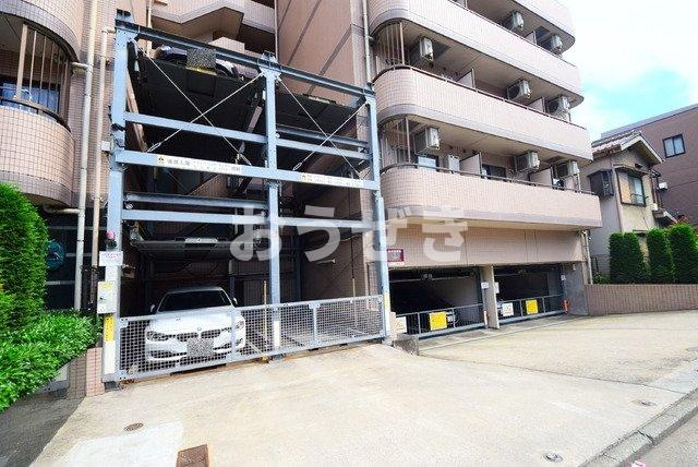 グリフォーネ横浜・西口の駐車場