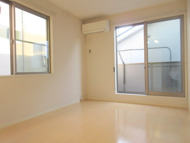 ルミエールＭWの居間・リビング|★角部屋で２面採光、明るいお部屋です★