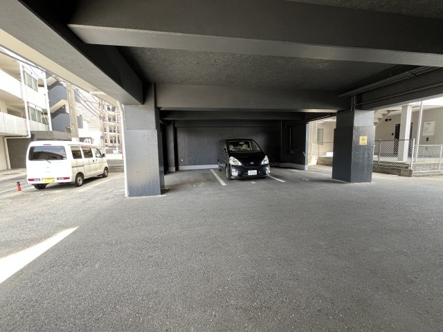 アビタシオン中崎の駐車場