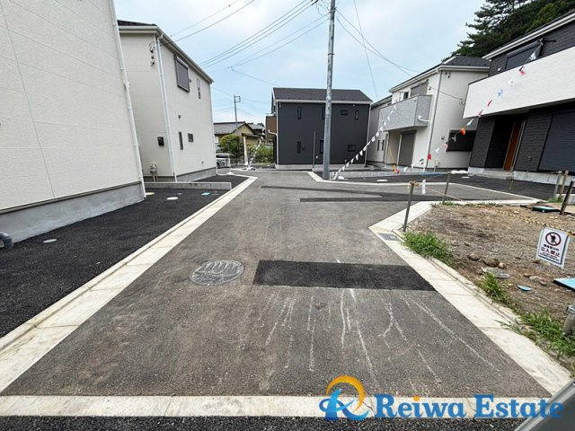 新築戸建　藤沢市城南2丁目の前面道路含む現地写真