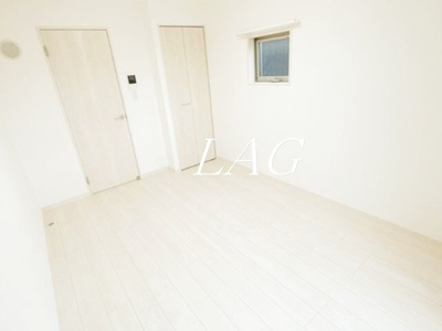 【居間・リビング】 | Ｅａｓｔ　Ｆｌａｔ　松戸 | 洋室のお部屋です。
