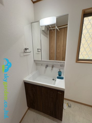 茅ヶ崎市円蔵　中古戸建の独立洗面台|朝の身支度には欠かせない独立洗面化粧台