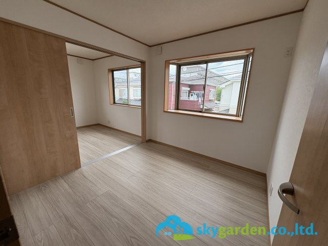 茅ヶ崎市円蔵　中古戸建の洋室|洋4.5帖と洋６帖の続き部屋　広く使えます