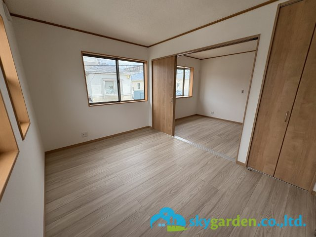 茅ヶ崎市円蔵　中古戸建の洋室|洋4.5帖と洋６帖の続き部屋　広く使えます
