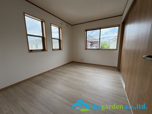 茅ヶ崎市円蔵　中古戸建の洋室|洋4.5帖と洋６帖の続き部屋は引き戸で間仕切りも可能です