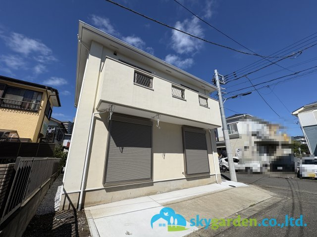 茅ヶ崎市円蔵　中古戸建の前面道路含む現地写真|落ち着いた雰囲気の外観です