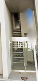 横浜市中区花咲町２丁目の賃貸マンションのエントランス