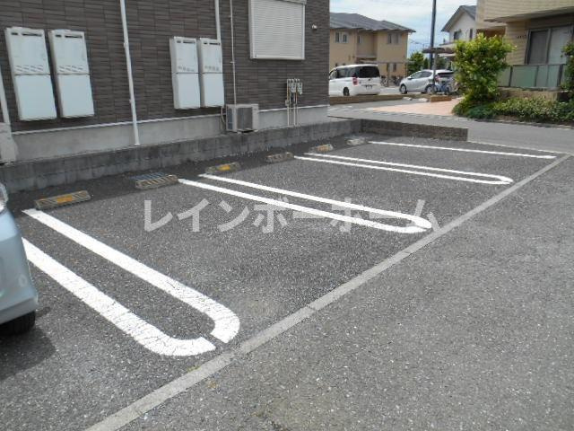 カーサ　ヴィータAの駐車場