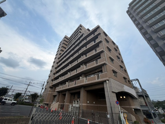 ベェルヴェル稲城の外観