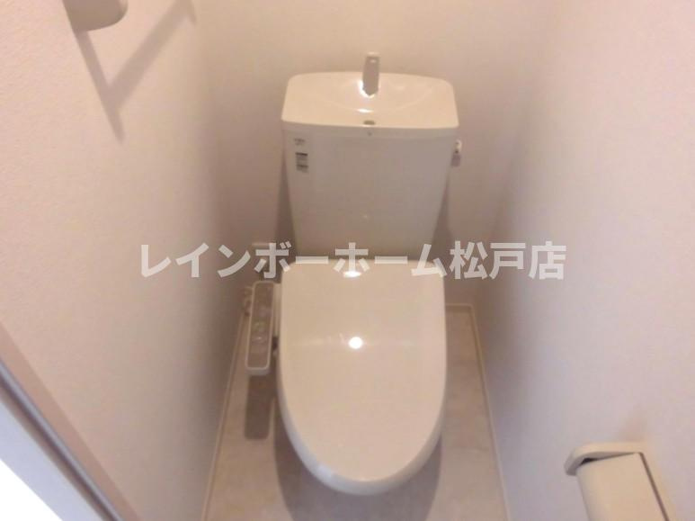 仲介手数料（賃料の1.10ヵ月）の50％OFF対象物件！のトイレ|落ち着いた色調のトイレです