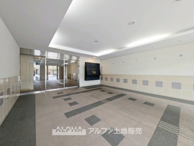サンクレイドル河辺のエントランス|【Lobby】
◆ロビー◆管理が行き届いたロビーは、毎日の行き帰りを気持ちよく迎えてくれる空間。住まい全体に安心感と清潔感を感じられます。